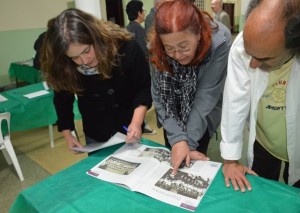 Ex-aluna revê fotos de sua época