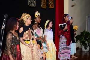 Sarau D´Elas e Grupo Peteca