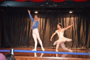 pas de deux de Raymonda, apresentado pelos bailarinos profissionais do Malosá Studio de Dança